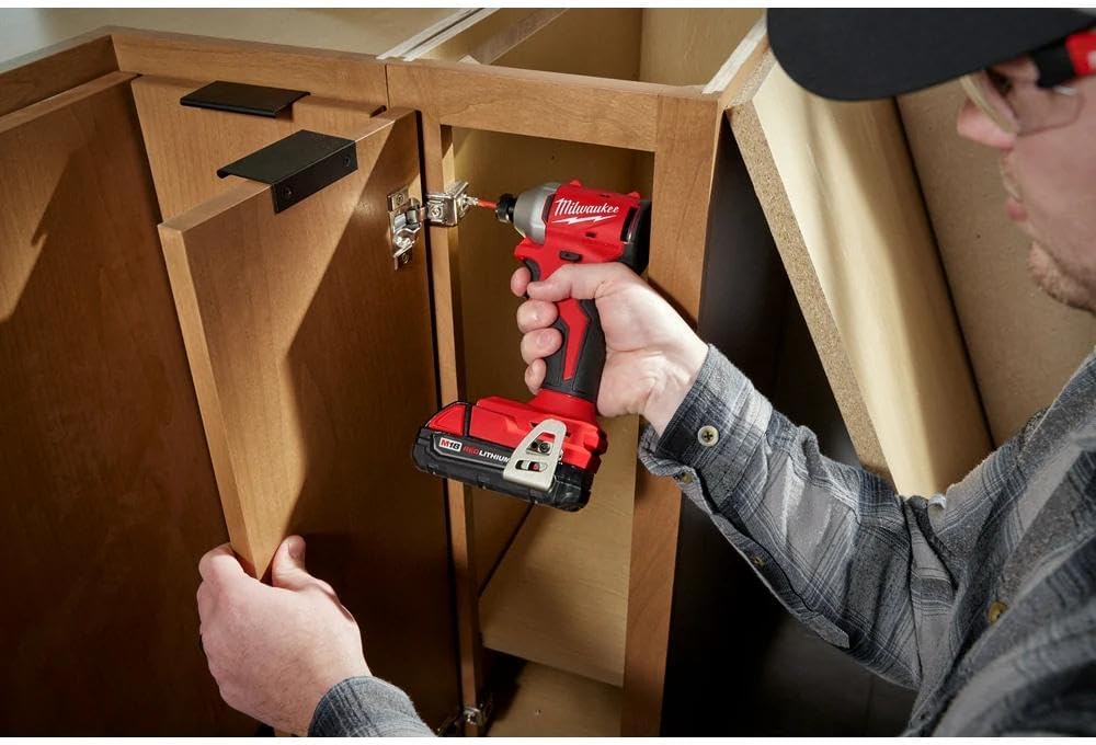 Kit Taladro + Atornillador de Impacto Milwaukee M18 Sin Escobillas 2 Baterías - 3692-22CT (Usado como nuevo)