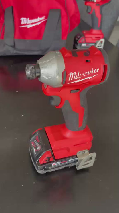 Kit Taladro + Atornillador de Impacto Milwaukee M18 Sin Escobillas 2 Baterías - 3692-22CT (Usado como nuevo)